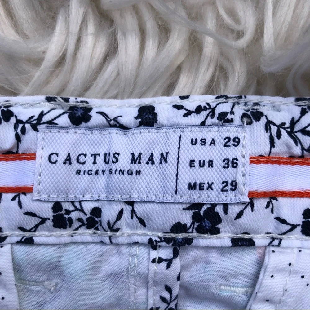 Cactus Man Hibiscus Floral Hawaiian 5-pocket Shorts, size 29
